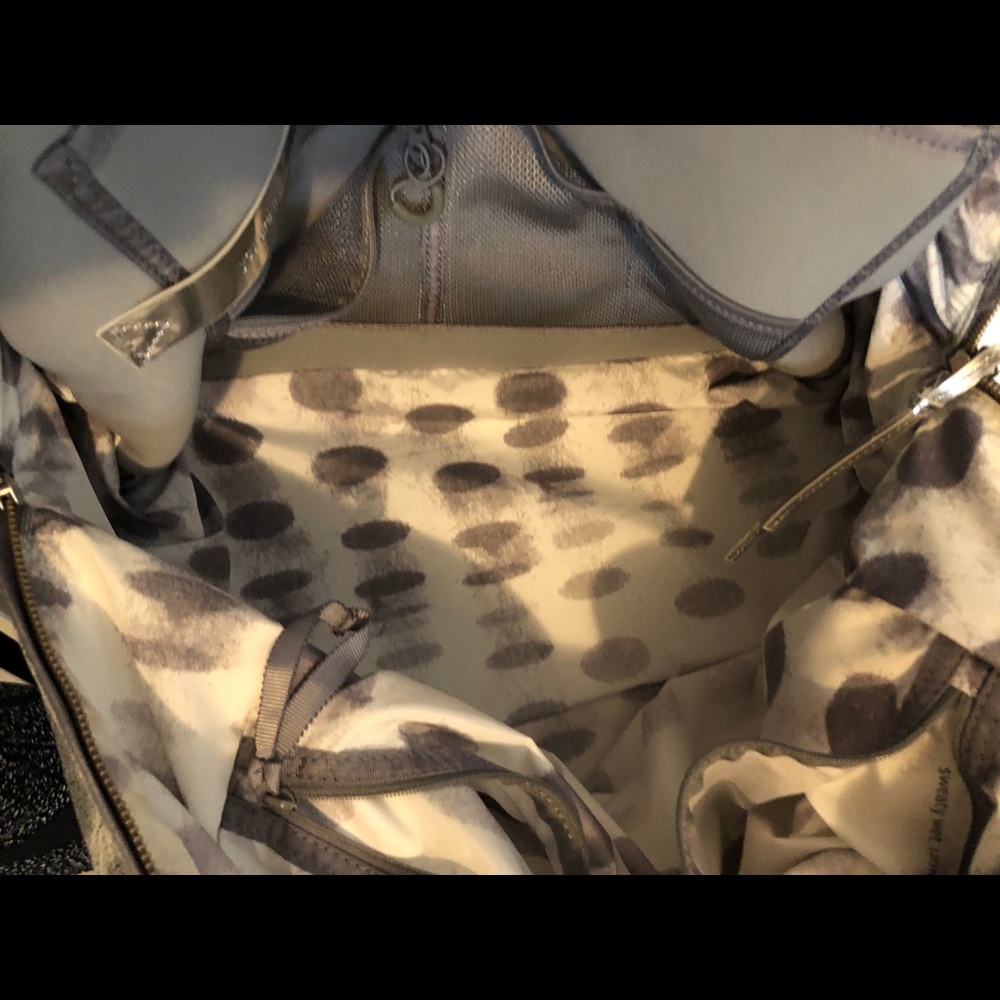 Lululemon silver duffel bag - Picture 7 of 8